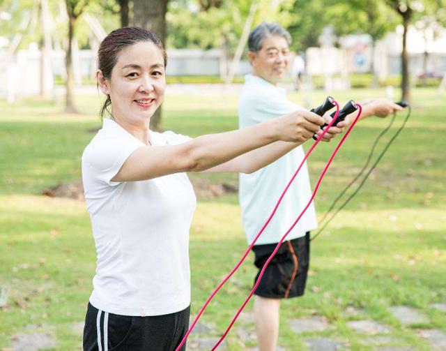 跳绳10分钟真的等于慢跑一小时吗,跳绳十分钟真的等于慢跑半小时吗
