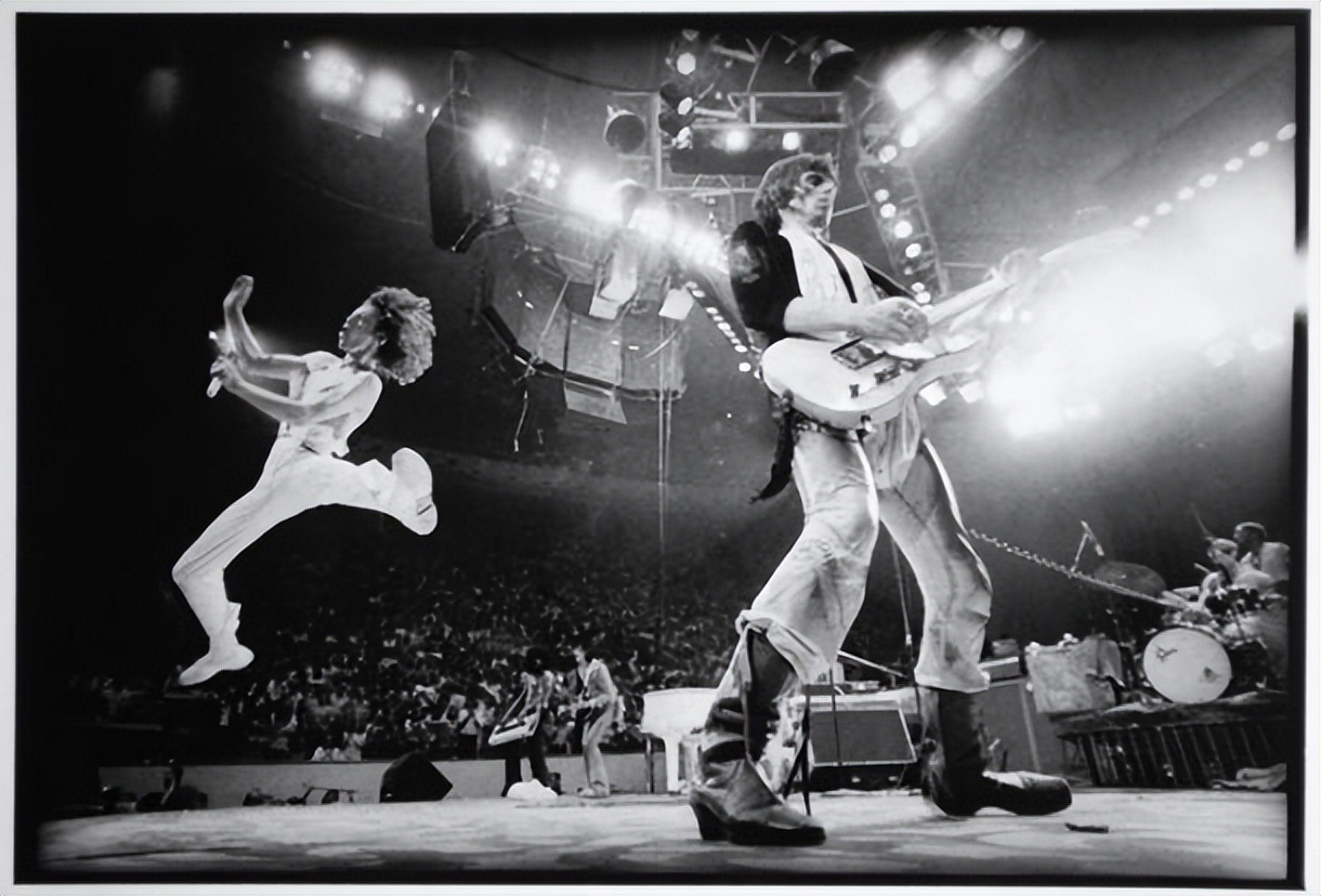 她拍照日薪70万，女王为她摘掉王冠，明星为她宽衣解带还一片难求