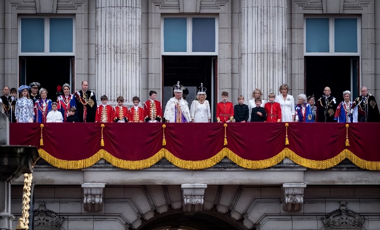 这一次的加冕礼，让“小三上位”的卡米拉，成了全世界的笑话