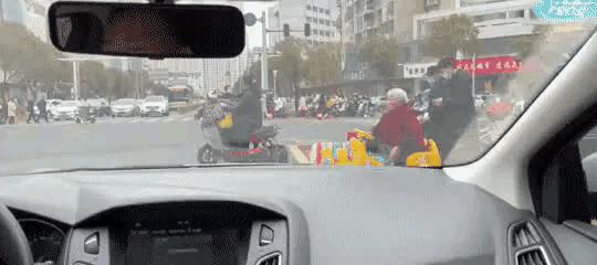 猪八戒的钉耙比悟空谁强,孙悟空金箍棒和猪八戒的九齿钉耙