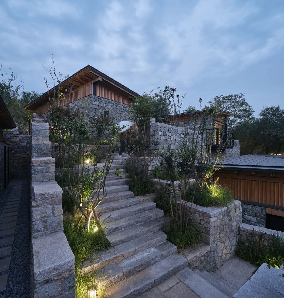 农村自建石头房,农村深山石头房