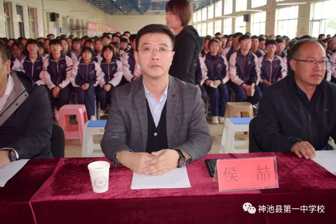 学校纪念五四运动暨表彰大会流程,我校七一表彰大会隆重召开