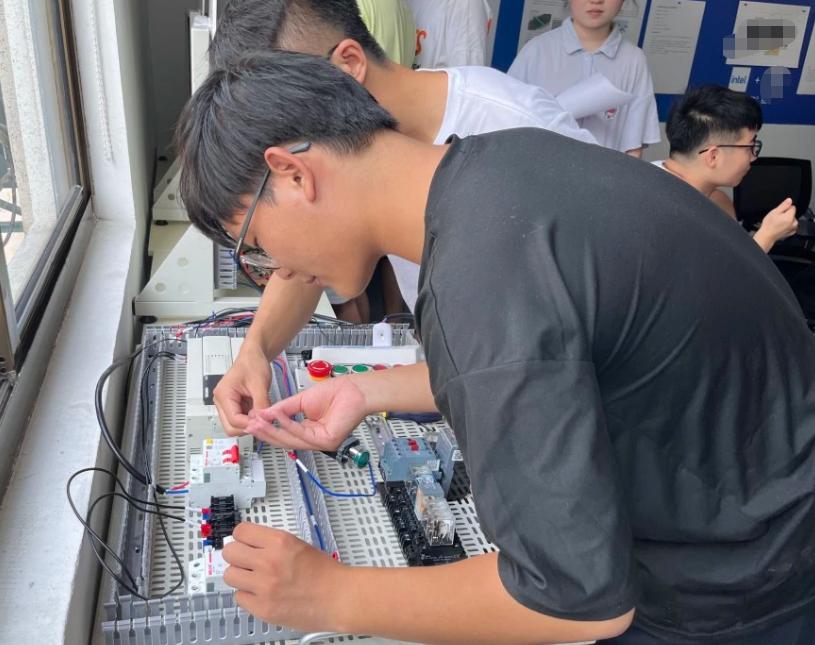 文理科10大“高薪”专业出炉,上榜专业不容小觑,吸金指数五颗星