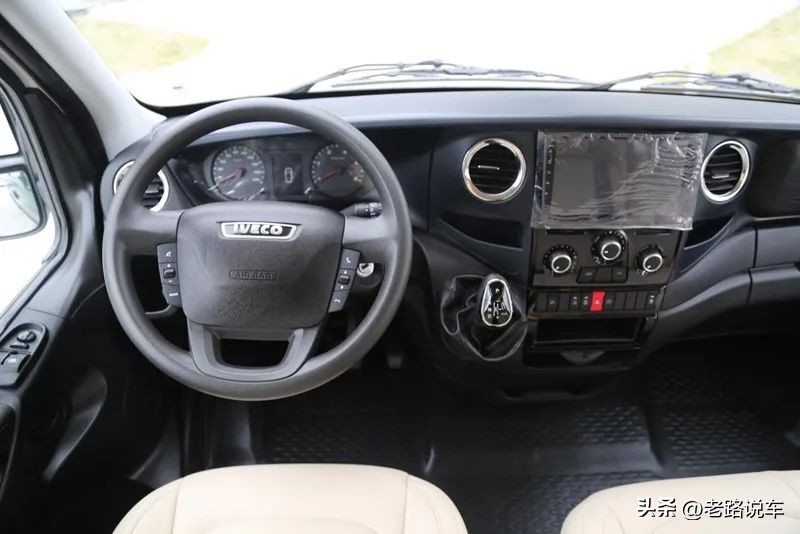 依维柯欧胜3.0t四驱露营车多少钱,依维柯欧胜自改露营车