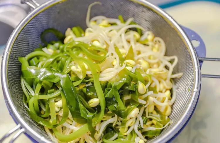 夏天大家喜欢吃的凉拌菜快来看看,家常菜适合夏天做的一道凉拌菜