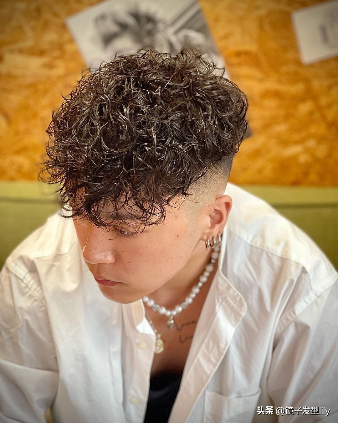 满头白发大叔剪款大背头真帅气,大背头发型推荐中年男