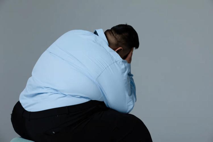 膝盖走路的时候会软一下,走路时膝盖突然闪痛并软了一下