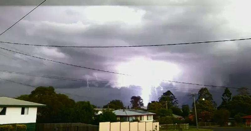 墨尔本被风暴席卷随后下冰雹,墨尔本花粉症打喷嚏