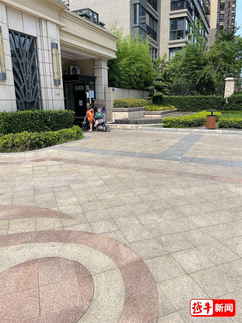 越城这个小区游泳池成大众浴场，物业能擅自作主？