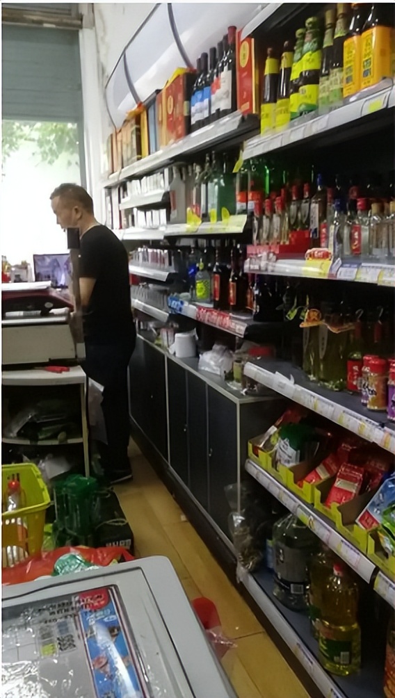 番茄鱼罐头,两只鱼罐头