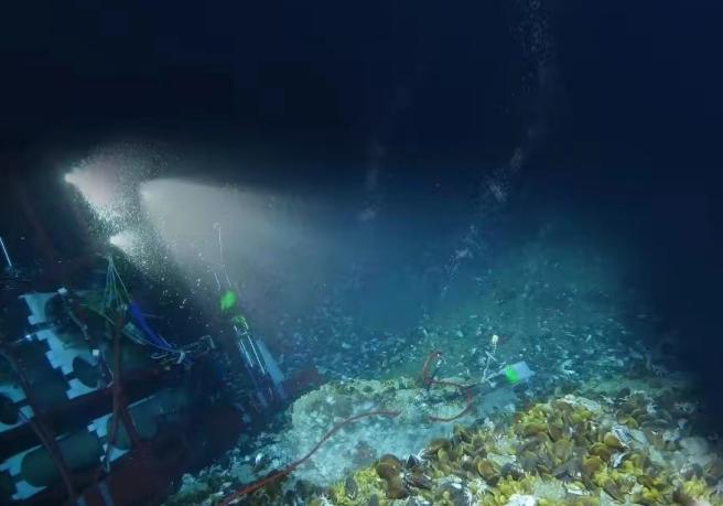 我国最强的激光炮穿透力有多强,激光炮能打穿地球吗