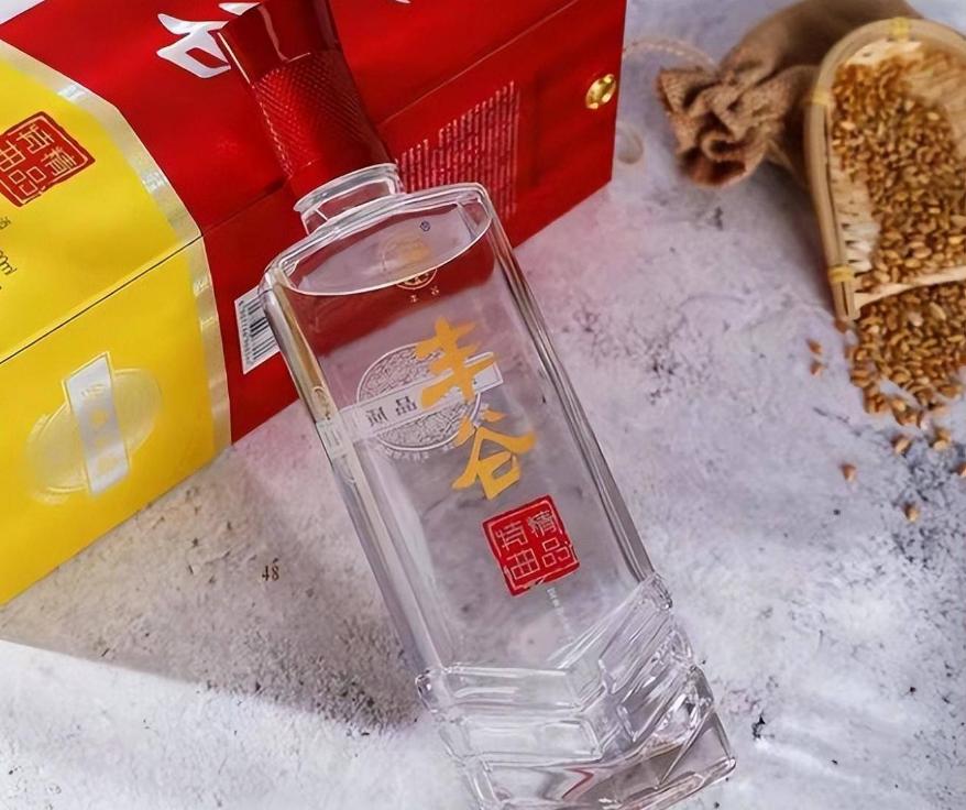 四川饮酒怪象：泸五剑名满天下，但这4款在老百姓中也有口皆碑