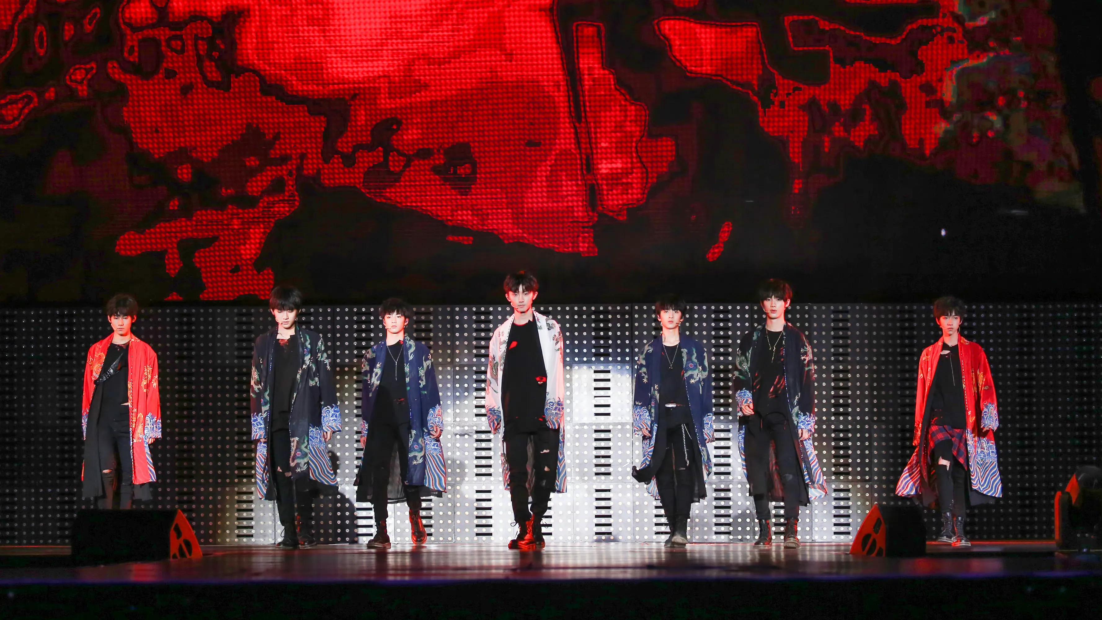 郭敬明和时代少年团合照,时代少年团全员可爱照片合照