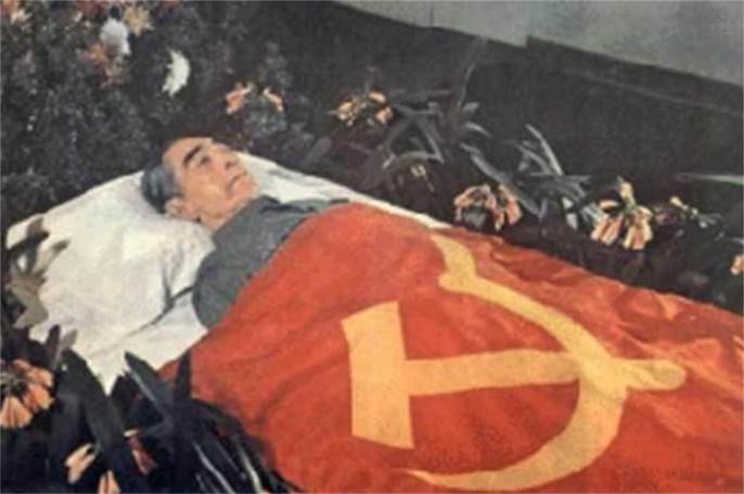 开国元勋相继逝世,唐山地震24万同胞罹难,1976年的中国风雨飘摇