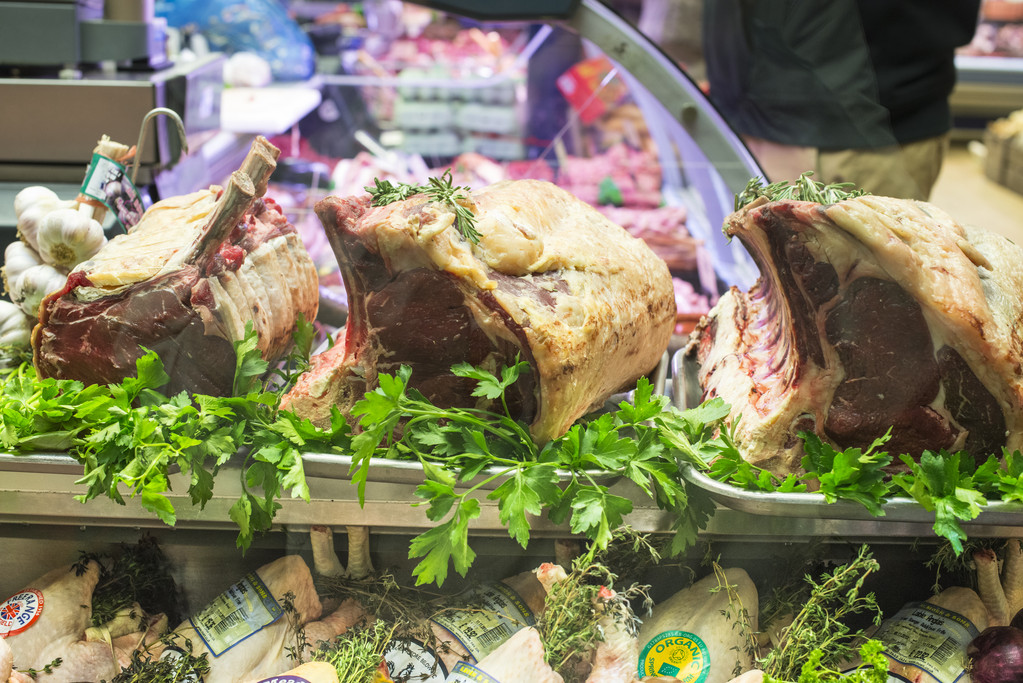 云南小镇家禽店利用“人爱占小便宜”半年内盈利78万，你说牛不牛