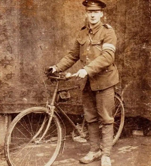 英国男子身高185体重只有120斤,英国男人体重600斤