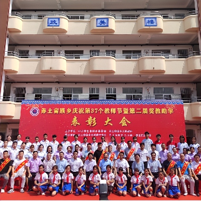 南康赤土民族小学,南康区赤土民族中心小学六年级