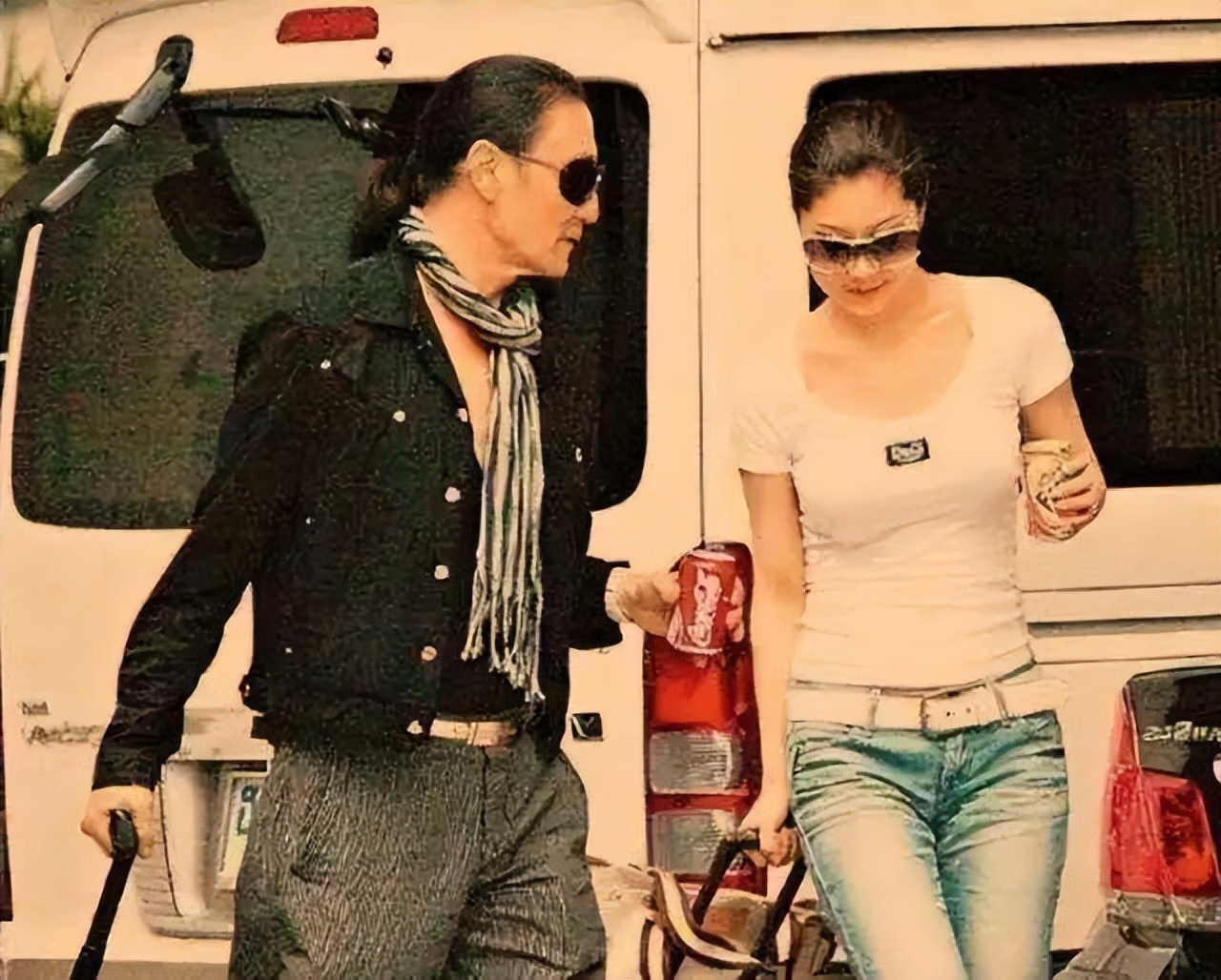 谢贤因为王羽给曾江道歉,谢贤打曾江道歉视频回放