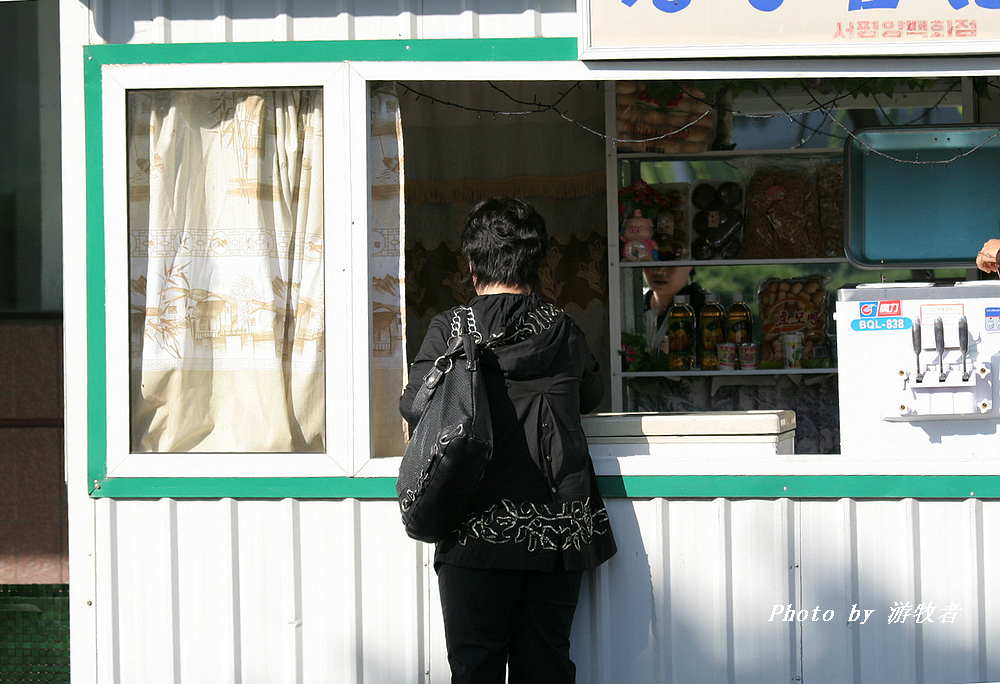 朝鲜夜晚商业街,朝鲜商业街