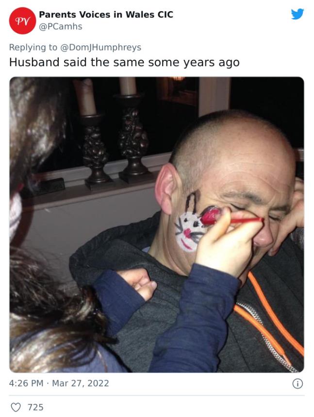 盘点女儿给爸爸的化妆技巧,外国女儿给老爸化妆