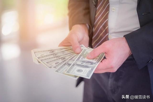 人生建议少买衣服多存钱,趁自己年轻要多存一点钱