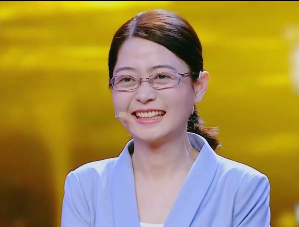 声临其境董卿到场全员起立,董卿出场众人起立