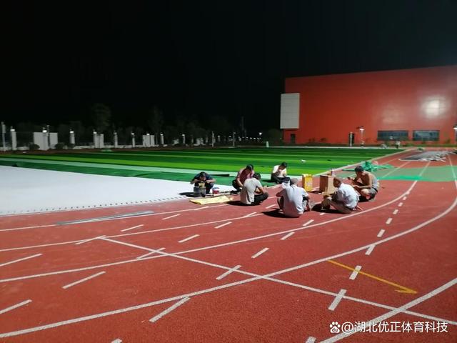 新国标塑胶跑道地面,新国标塑胶