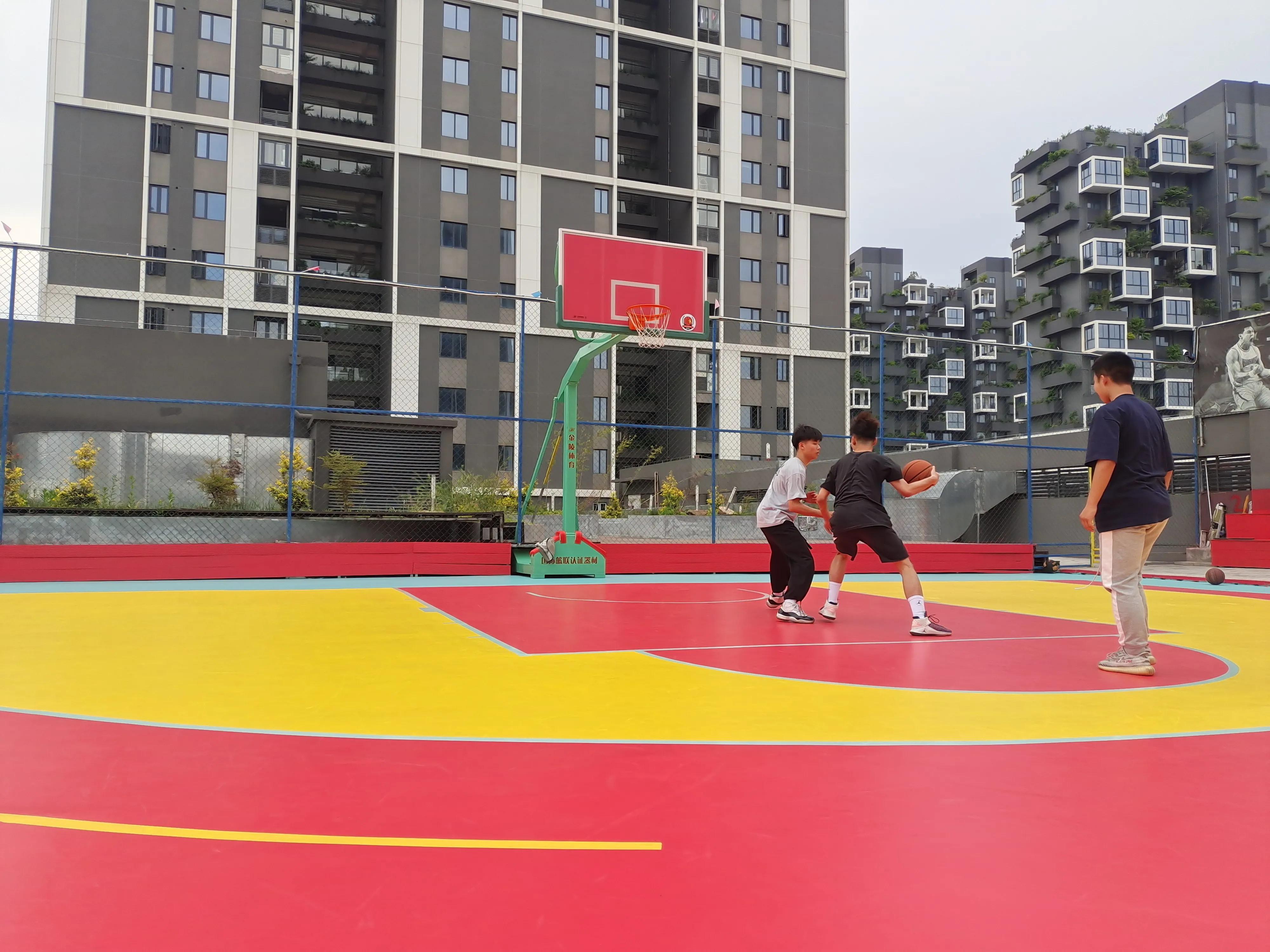 黄州有哪些免费开放篮球场,大型购物广场建篮球场