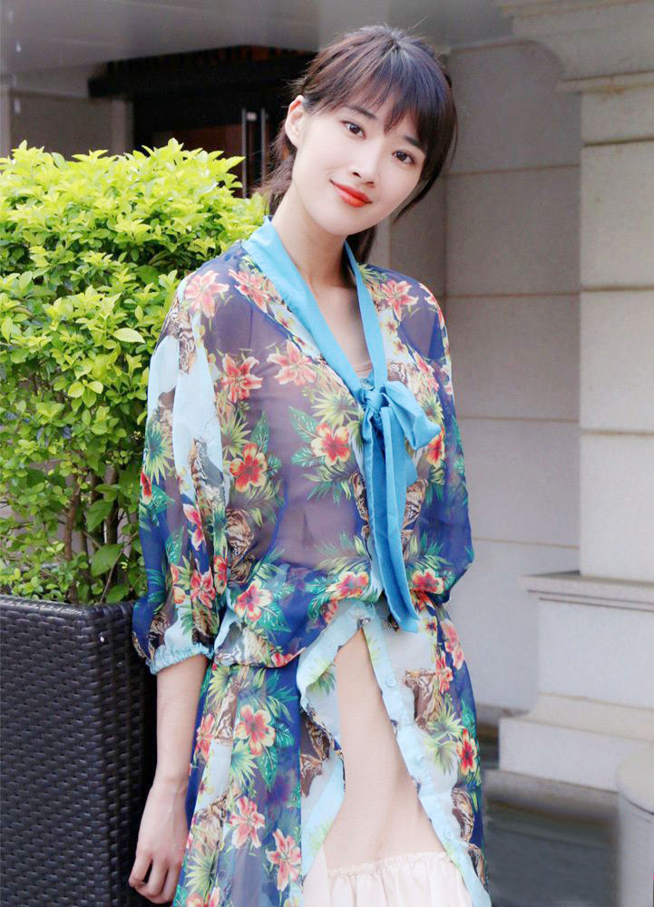 当红女星奚望眼里纠结继父的爱,奚望的明星妈妈