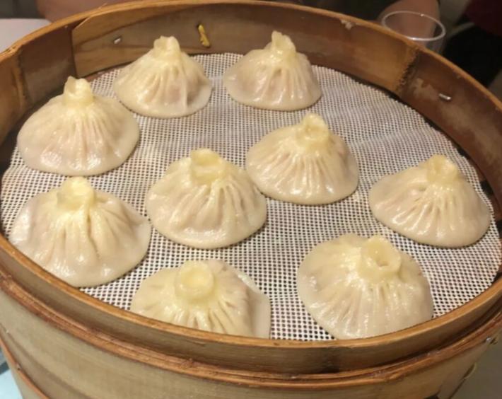 开封第一楼和老黄记灌汤包,开封当地人经常去吃的灌汤包