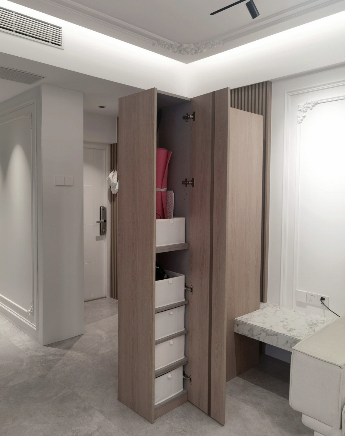 还好当初没放弃，给家里硬挤出15cm窄柜，入住后用处太大了