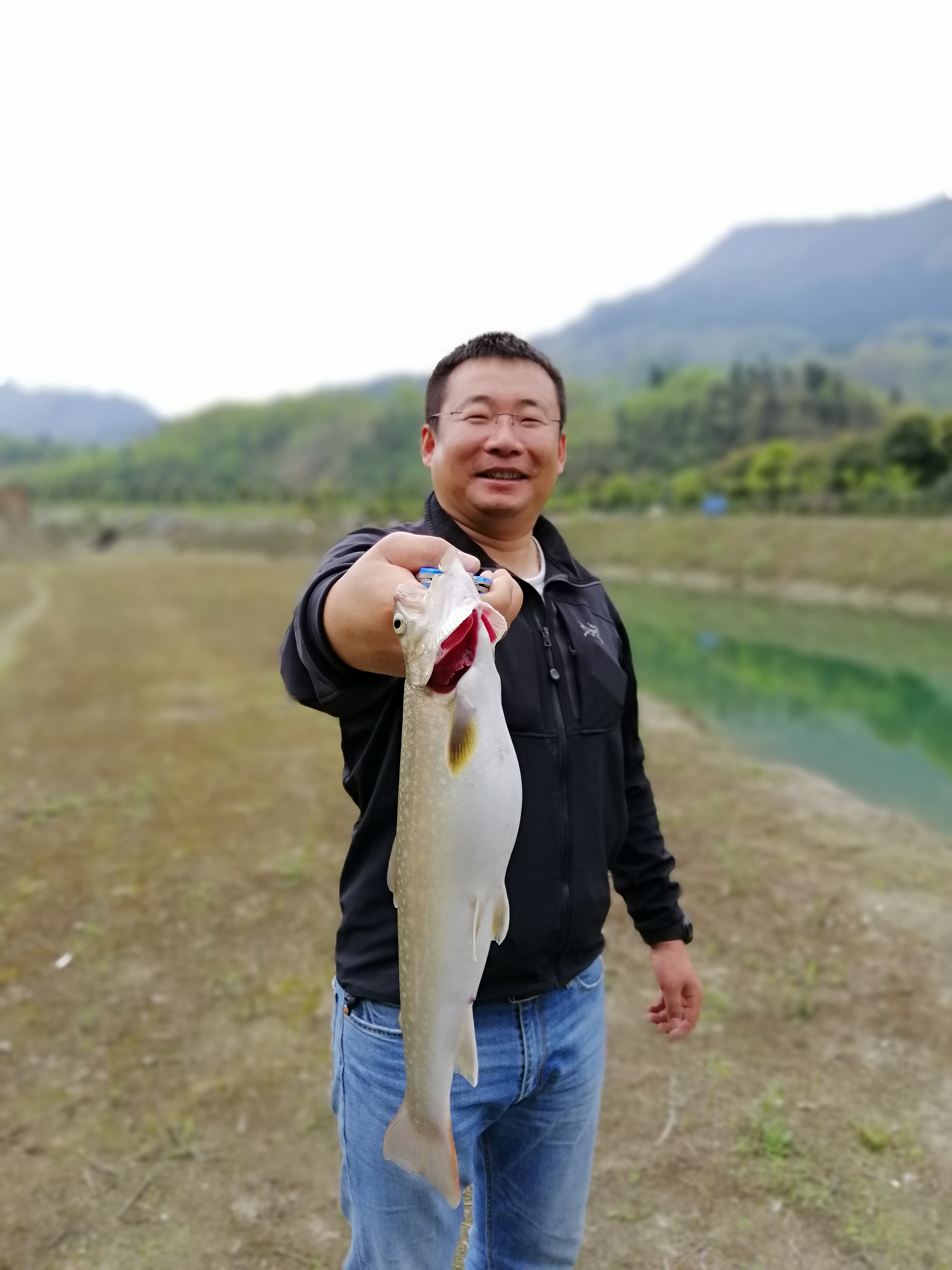 “种草”《大河恋》，解锁大虹鳟，也寻找着生命的意义