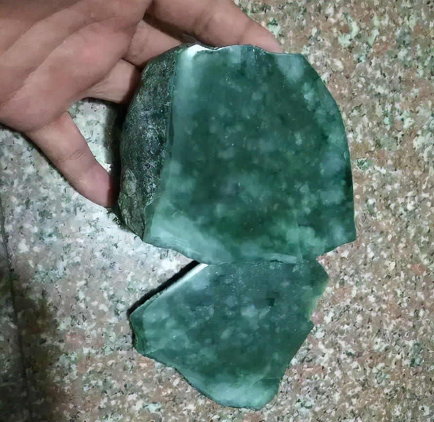 315翡翠直播购买原石*局骗**曝光，虚假宣传怎么退款？