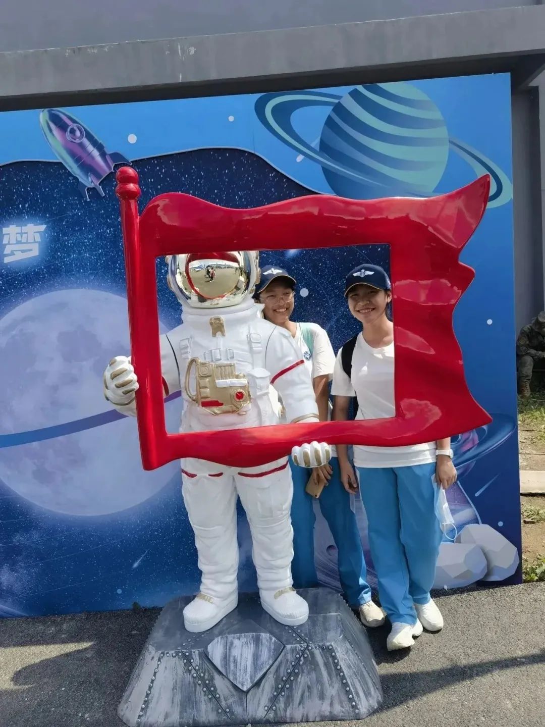 追梦空天凌云志振翅鸿雁赋能时——首都师范大学附属中学育鸿学校