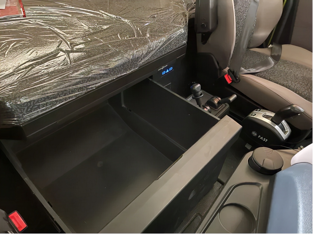 大运重卡v9自动挡操作方法,大运v9重卡新款内饰