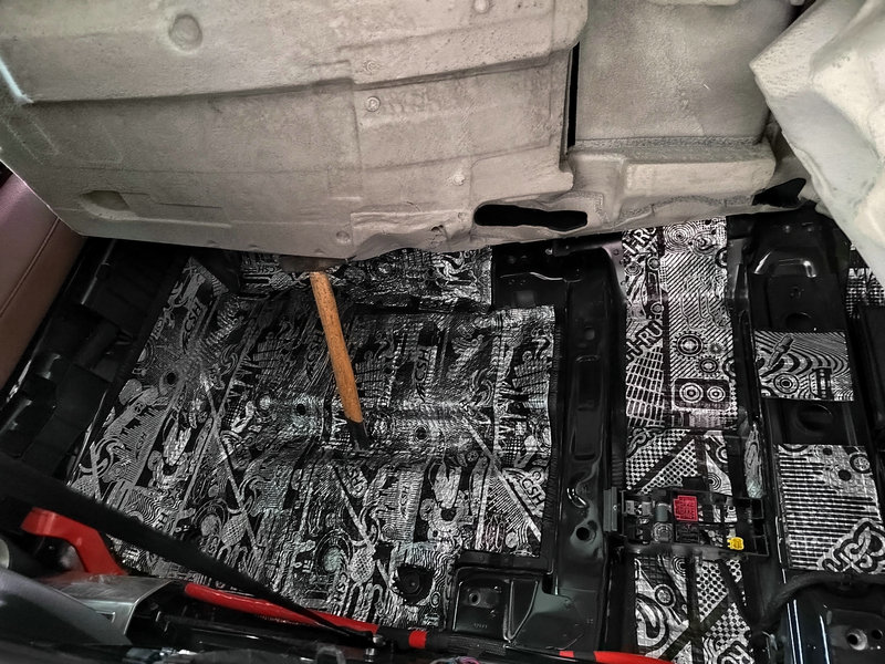 奥迪A6L底盘,四轮隔音升级俄罗斯STP小*弹炸**CSH,怀化汽车隔音