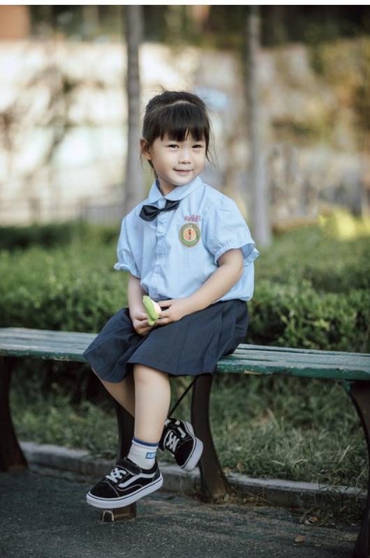 学校要求上学穿校服，宝妈质问学生为何要统一着装，网友在线科普