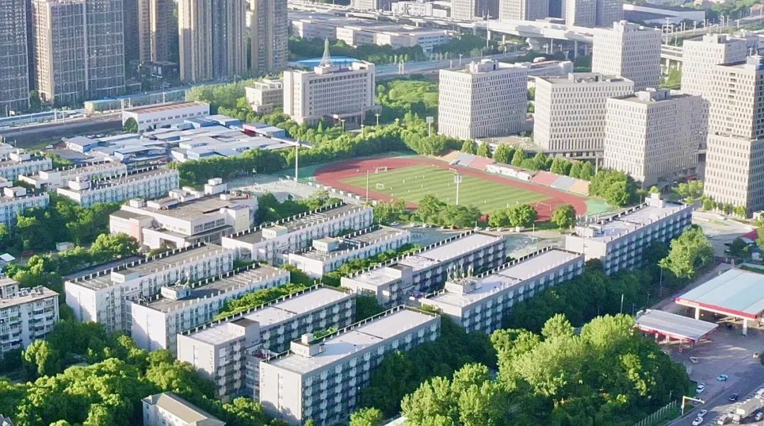 为什么华夏理工学院学费这么贵,为什么选择帝国理工