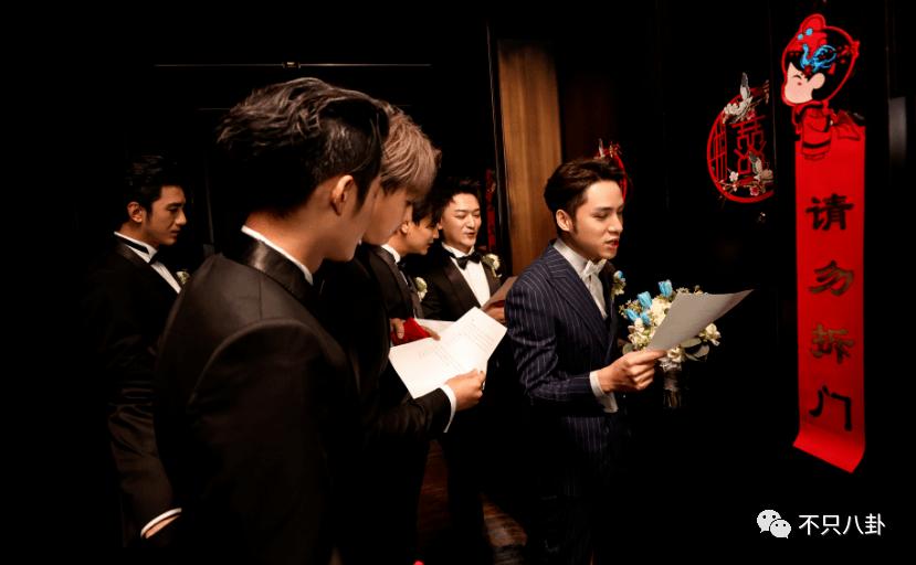 好甜，她嫁给自己的漫画主人公啦