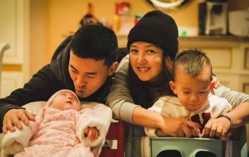 从爆红到无人问津苏醒,何洁当时的事业陷入了低迷期