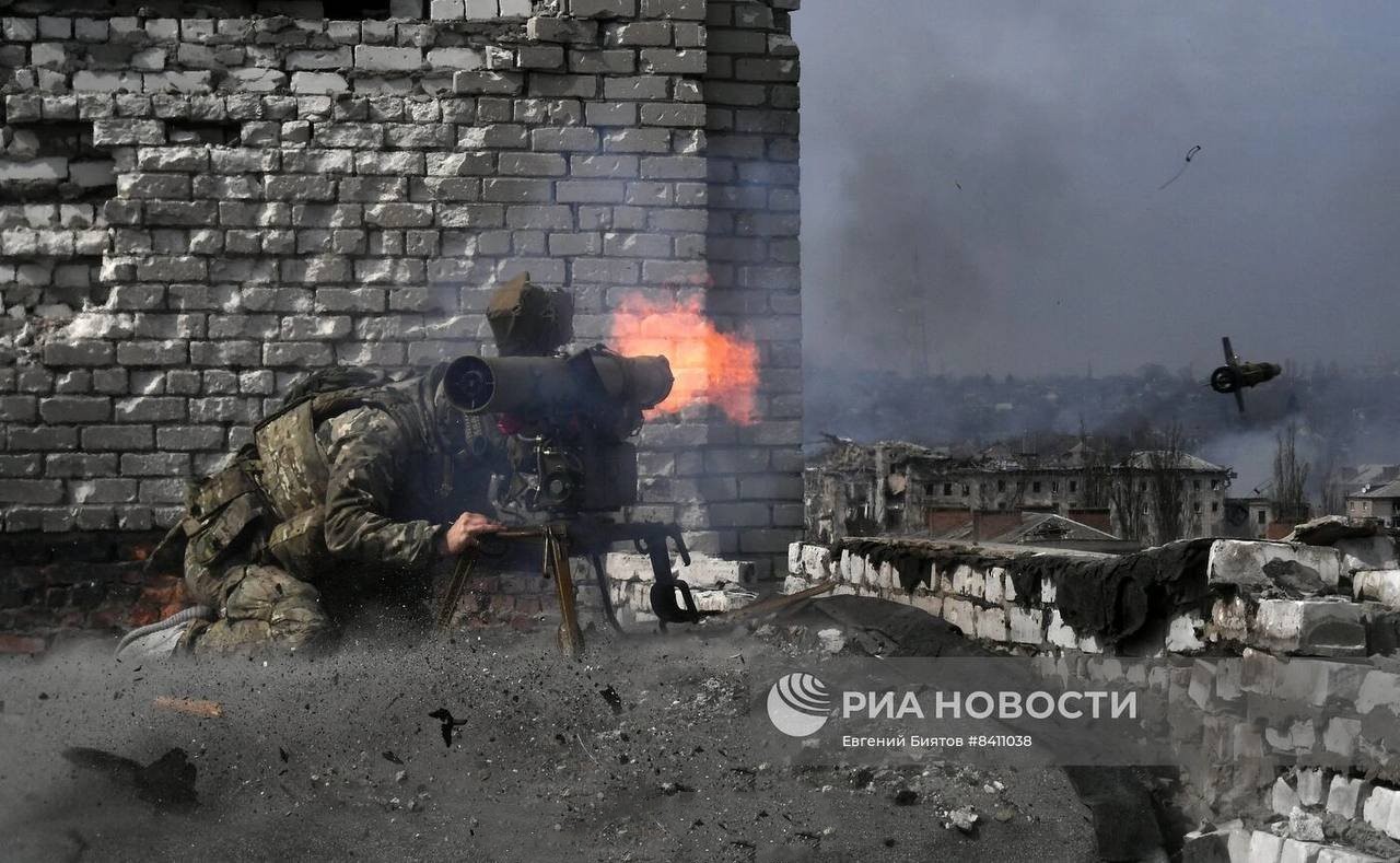 俄军缴获乌军第一辆豹2坦克,俄军俘获豹二坦克