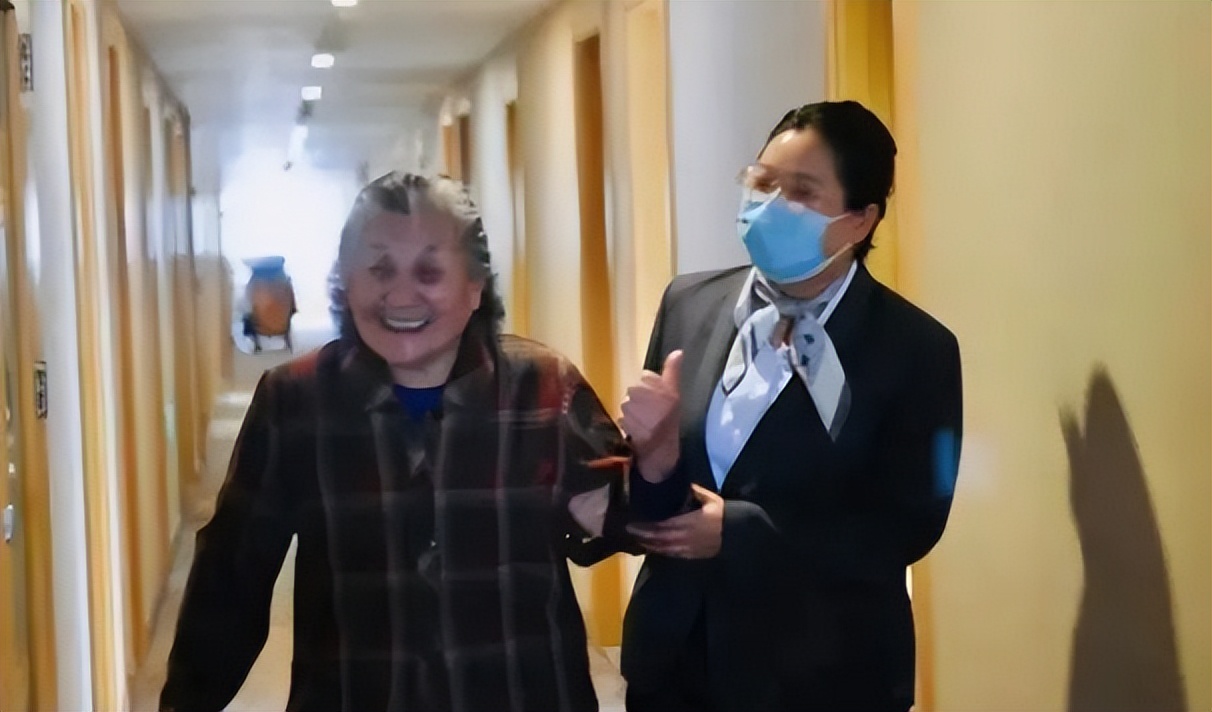 80后女孩“禁欲式”生活：不买房不租房，每月300元睡酒店，太爽了……