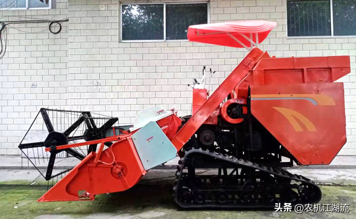 水稻收割机视频和介绍,大型水稻收割机的技术参数