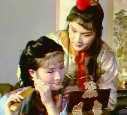 晴雯不让黛玉进门宝玉踹晴雯,晴雯赶走贾母为何不救