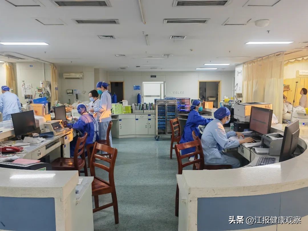 南昌大学二附用坚守为生命守岁