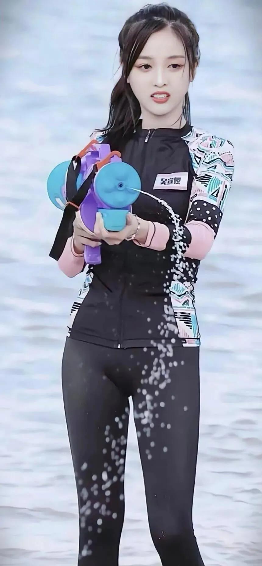 演4部剧，收入上亿元，日收入30万以上，娱乐圈的豪，无人可知