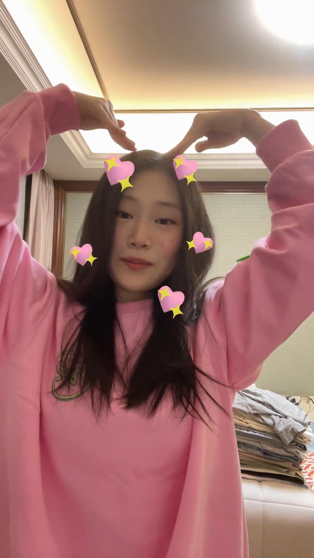 小沈阳15岁女儿近照样貌大变,小沈阳15岁女儿晒视频近照