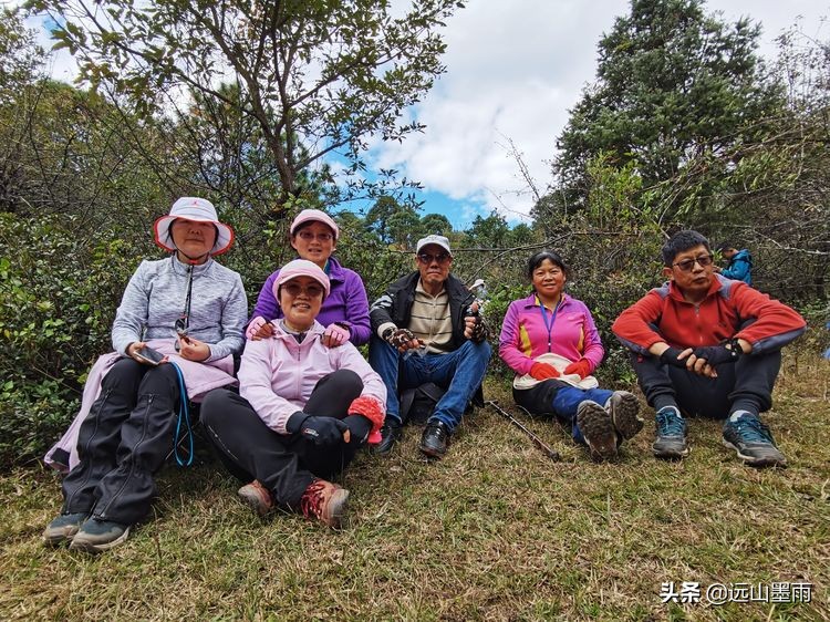 逛天坑、探叮呤当啷洞，去昆明安宁徒步，总有很多惊喜