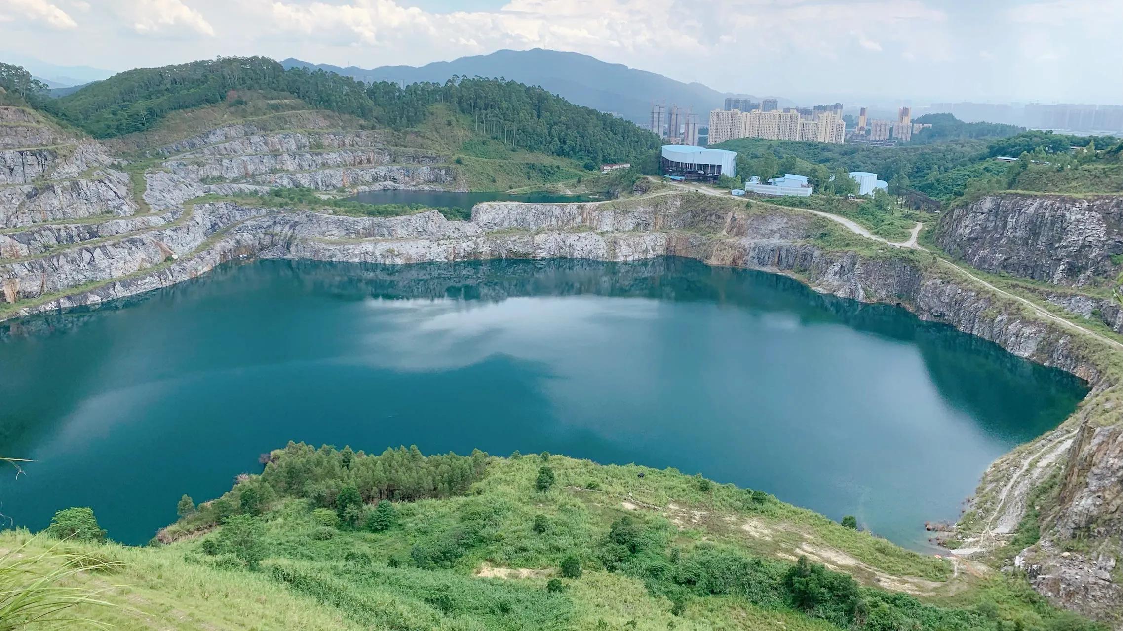 黄埔油麻山和石牙顶天坑相距多远,黄埔天坑景点