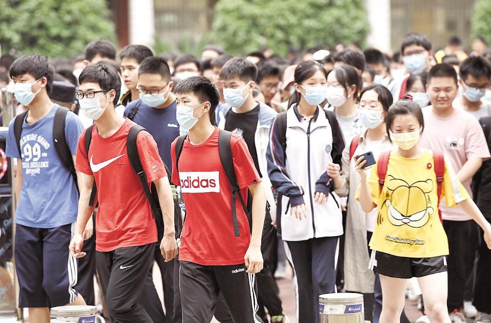 高考被学校录取了可以自己退档吗,本科批被录取了不想上可以退档吗